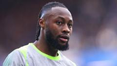 يسلط سيمينيو لاعب مانشستر سيتي الضوء على المزيد من الانتهاكات العنصرية